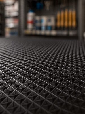 Alternative view of ΠΛΑΣΤΙΚΟ ΔΑΠΕΔΟ ZIGZAG ΜΑΤ 5mm BLACK 1.20Μ NewPlan